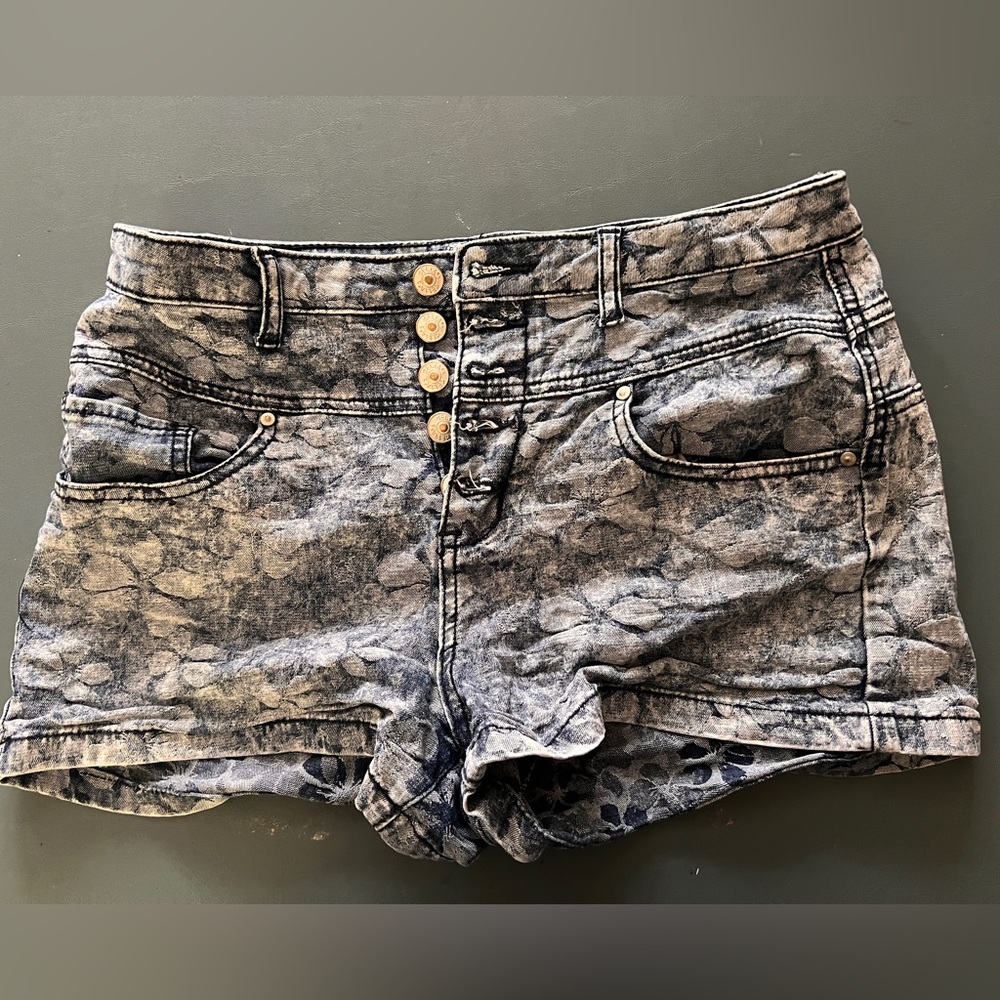 Delia’s Floral Print High-Rise Denim Shorts Size 11/12